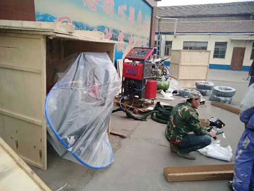 江苏省盐城市客户订购的2台液压聚脲喷涂机